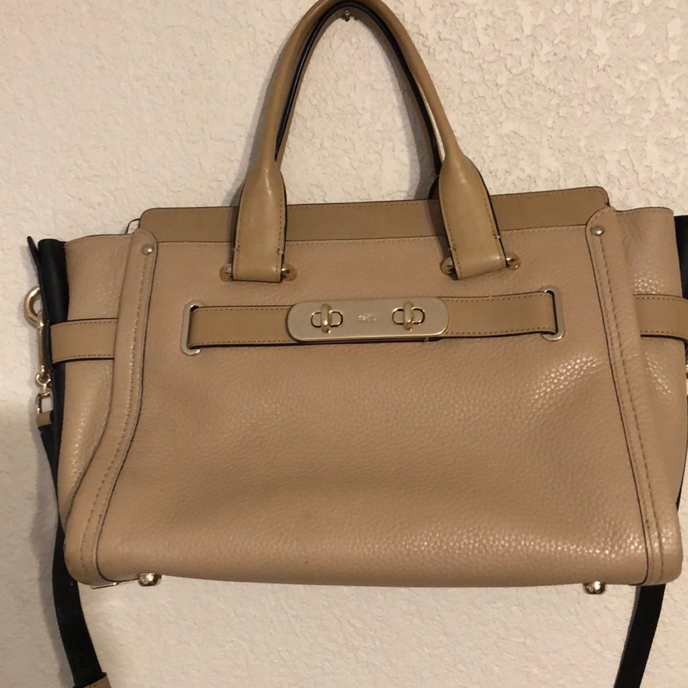 Tan leather Coach Swagger Bag
